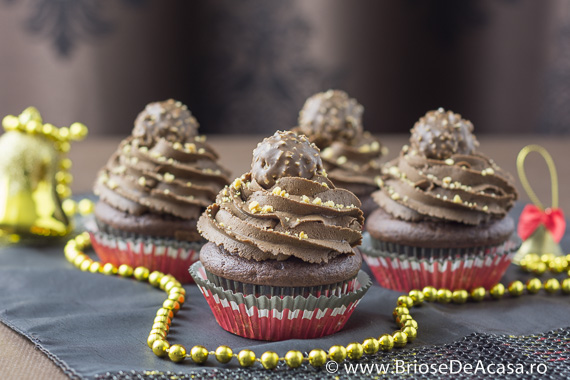 Cupcakes cu ciocolata, dulceata, alune si Ferrero Rocher