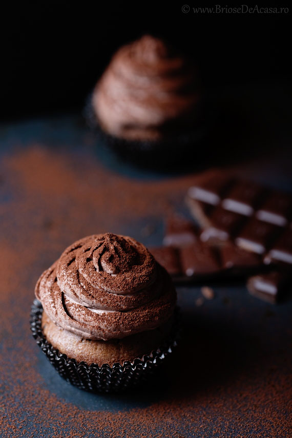 briose-trufe de ciocolata neagra cu cacao
